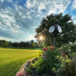 Whether you want to work on your swing or hit a few rounds with some loved ones, our local Bethesda Country Club has what you need to have some fun in the sun the way you like! When was the last time you played golf? ⛳️✨
📸: bethesda_country_club
#BethesdaCountryClub #BethesdaLife #BethesdaLiving #BethesdaLifestyle Instagram post from @upstairsbethesda on July 19, 2024 17:57:17pm